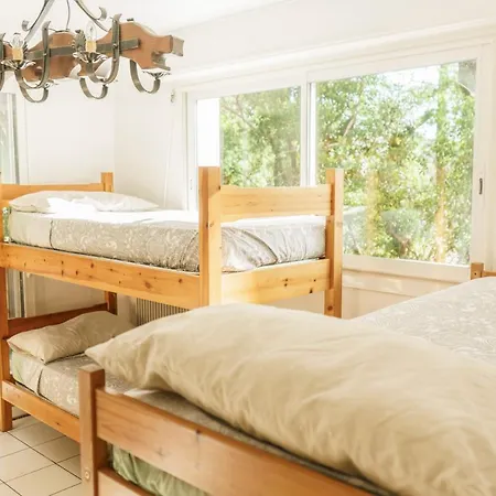 Roofless Surf Penzion *