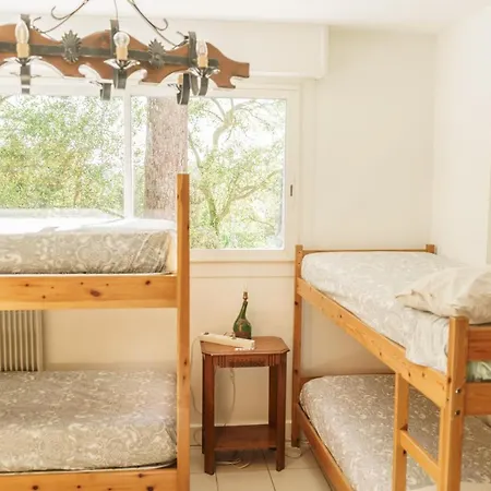 Roofless Surf Penzion *