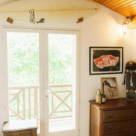 Roofless Surf بيت ضيافة سورت-هوسيغور