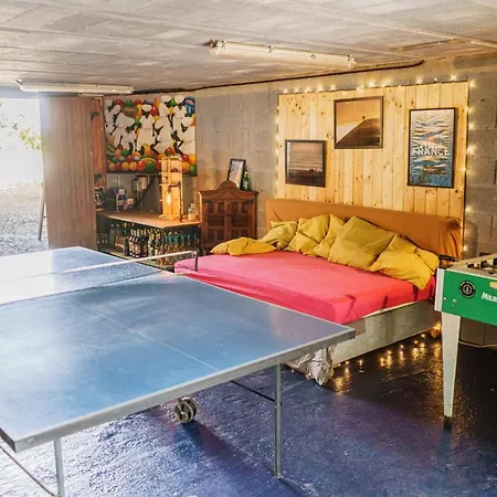 Roofless Surf *