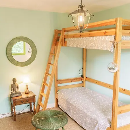 Roofless Surf بيت ضيافة *